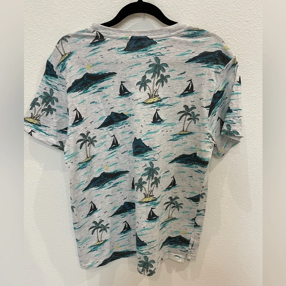 Sovereign Code Island Print Gray Tee - Picture 2 of 5